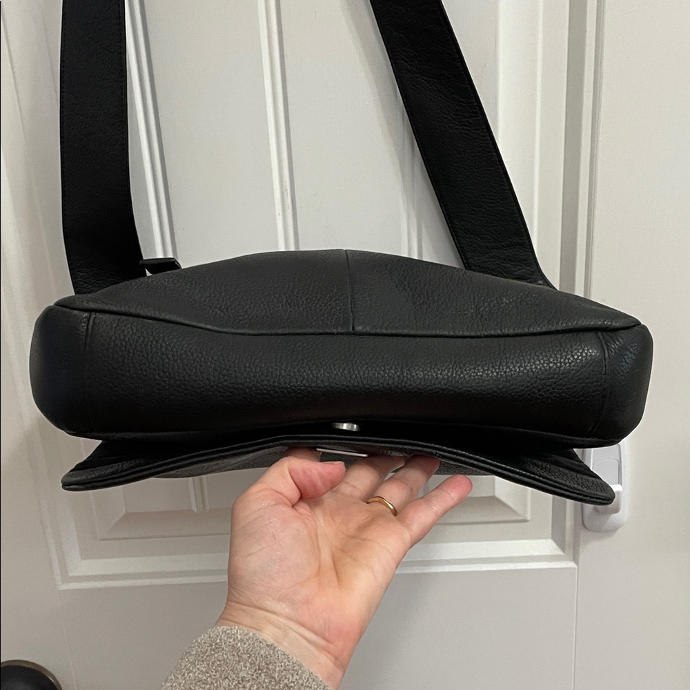 🌺THE SAK Black Leather Crossbody Messenger Bag - Picture 6 of 9
